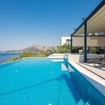 Bella Figura Apartments - Heated Pool Оміш Екстер'єр фото