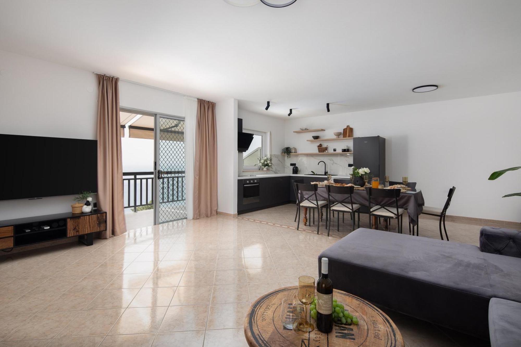 Bella Figura Apartments - Heated Pool Оміш Екстер'єр фото