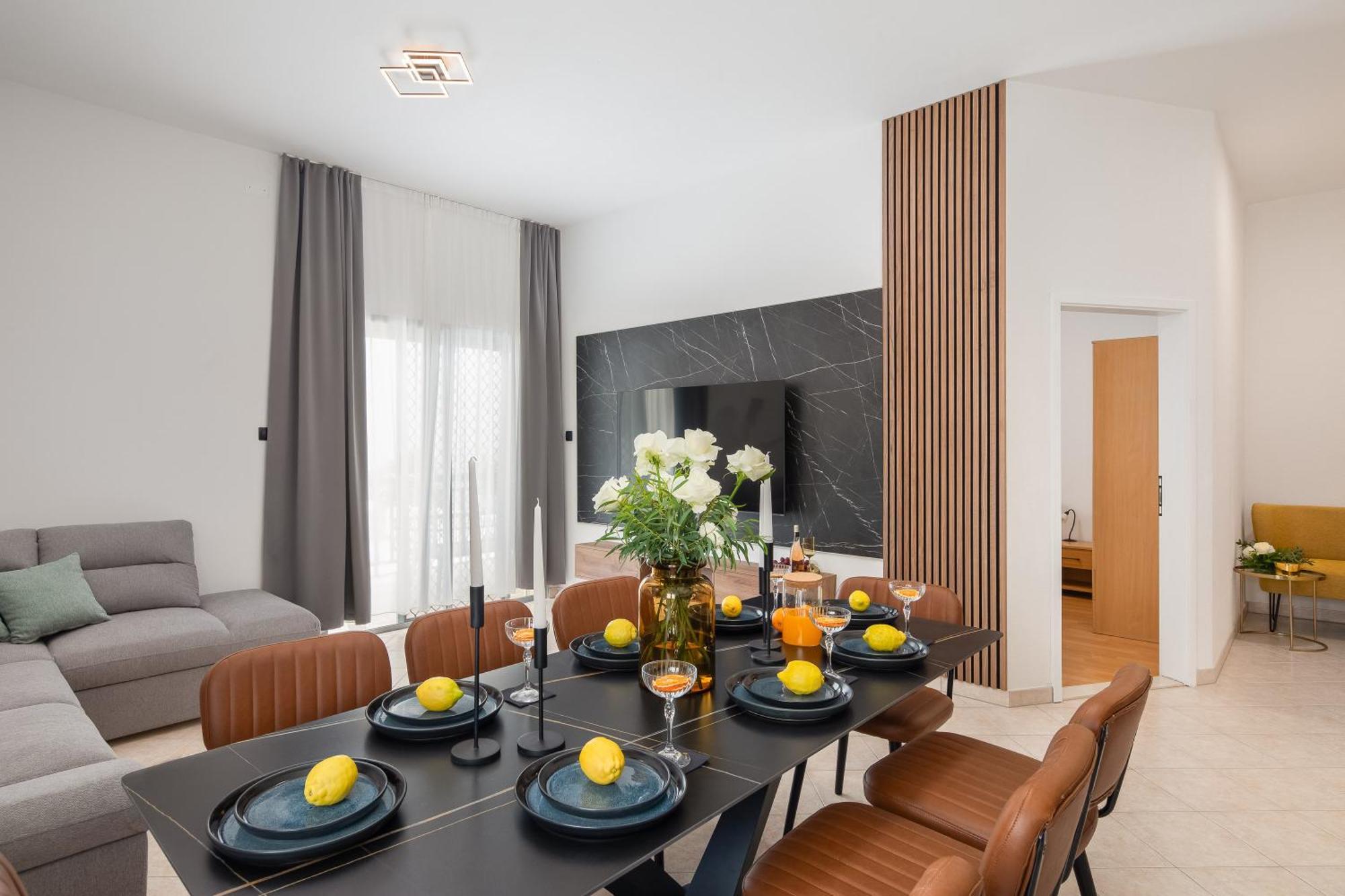 Bella Figura Apartments - Heated Pool Оміш Екстер'єр фото