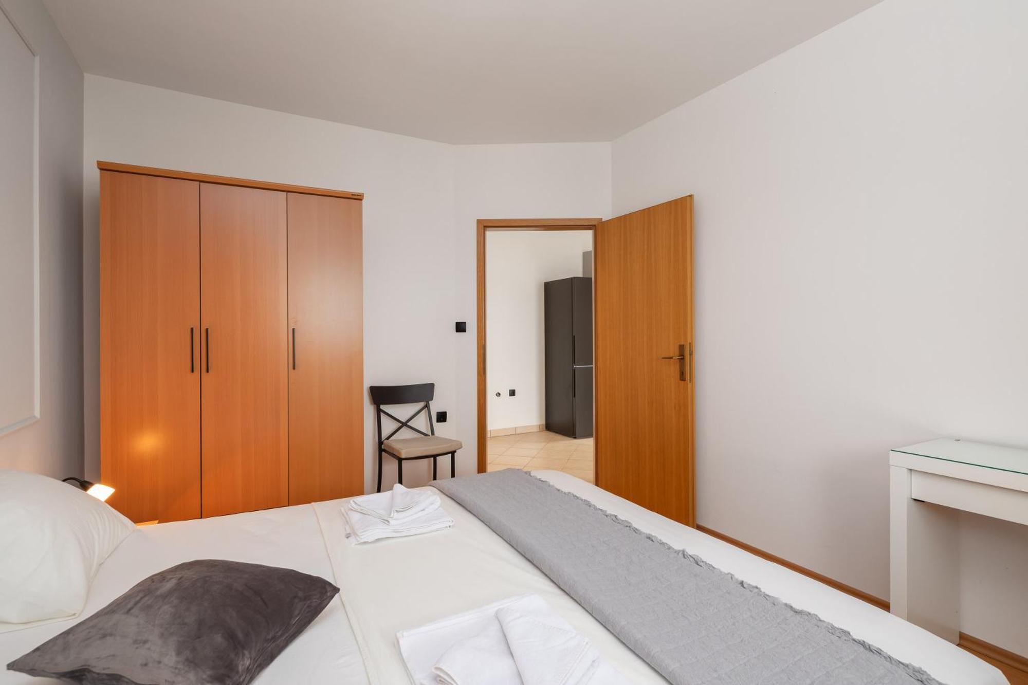 Bella Figura Apartments - Heated Pool Оміш Екстер'єр фото