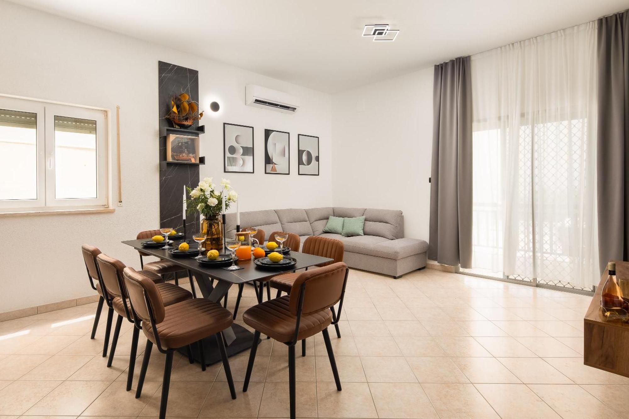 Bella Figura Apartments - Heated Pool Оміш Екстер'єр фото