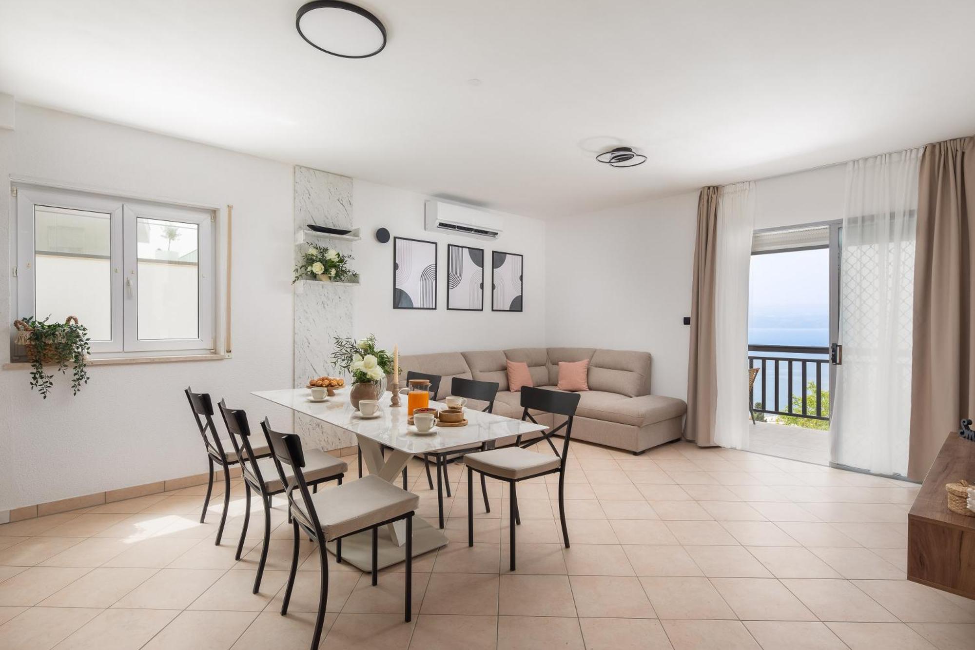 Bella Figura Apartments - Heated Pool Оміш Екстер'єр фото