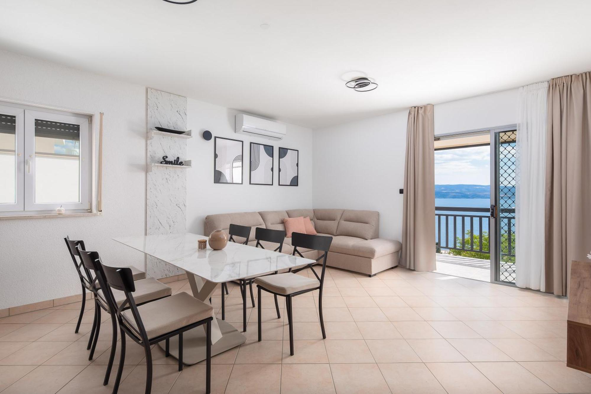 Bella Figura Apartments - Heated Pool Оміш Екстер'єр фото