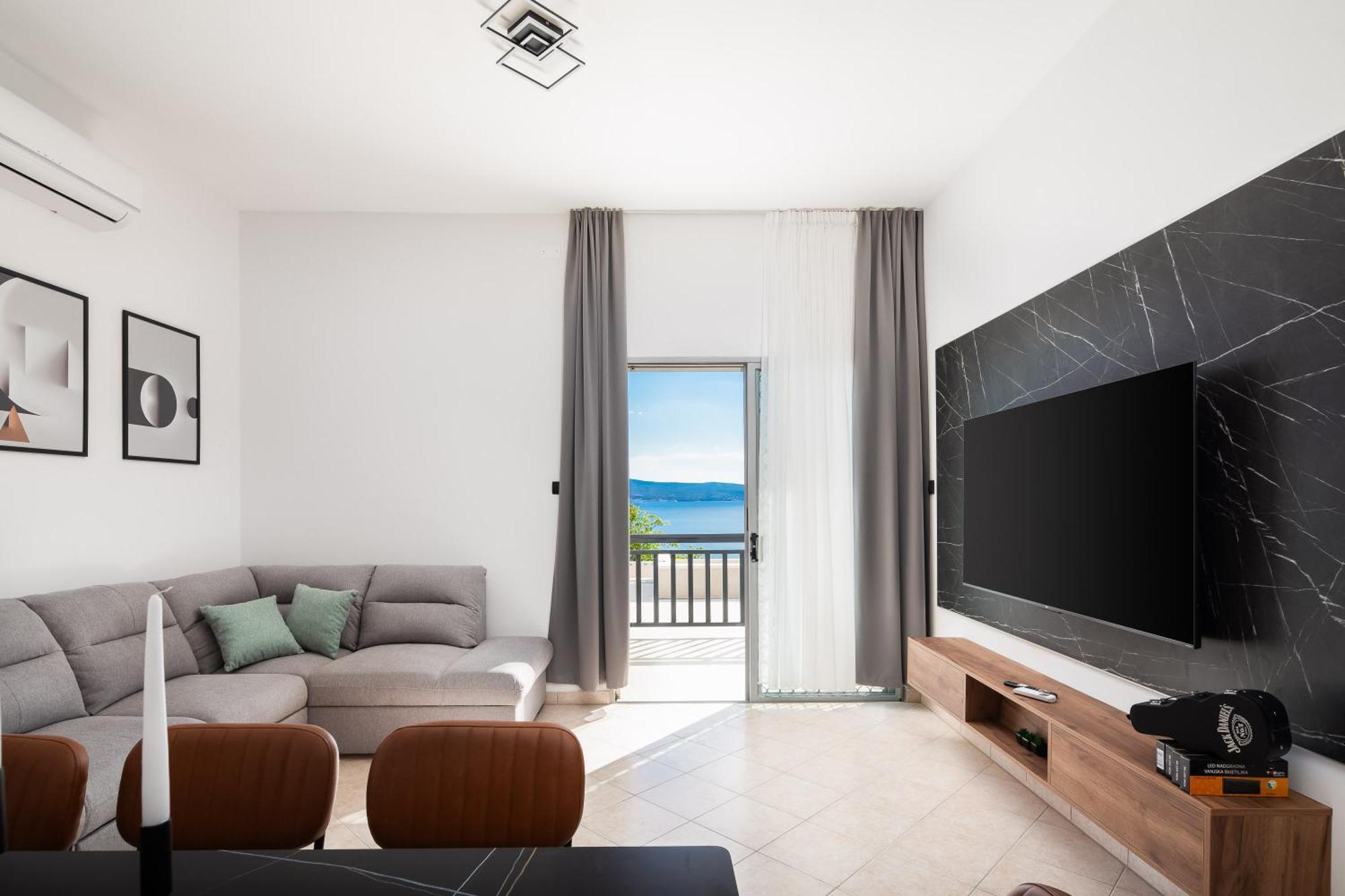 Bella Figura Apartments - Heated Pool Оміш Екстер'єр фото