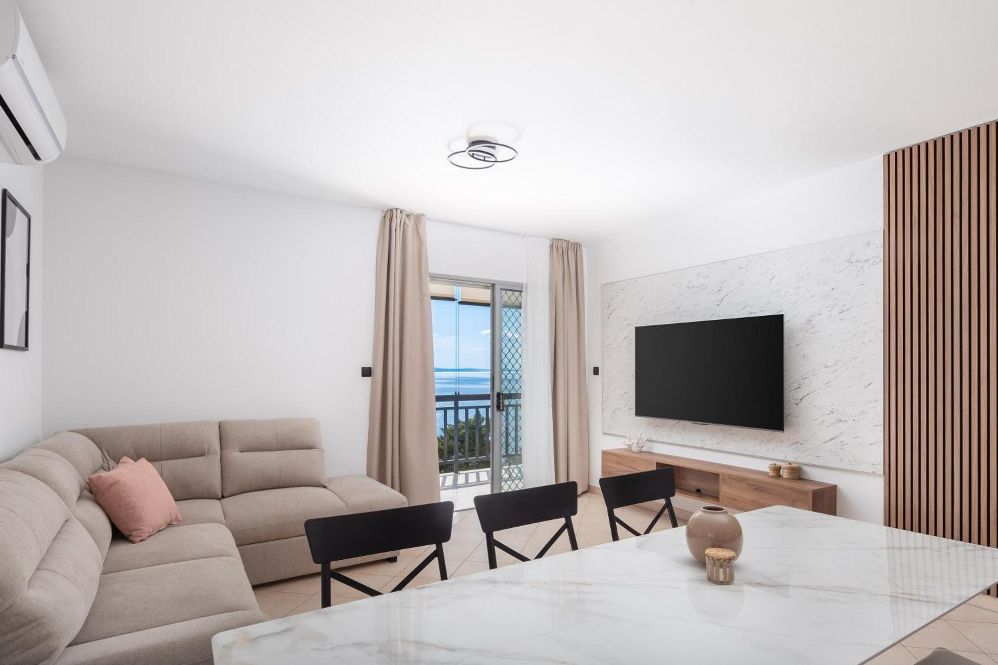 Bella Figura Apartments - Heated Pool Оміш Екстер'єр фото