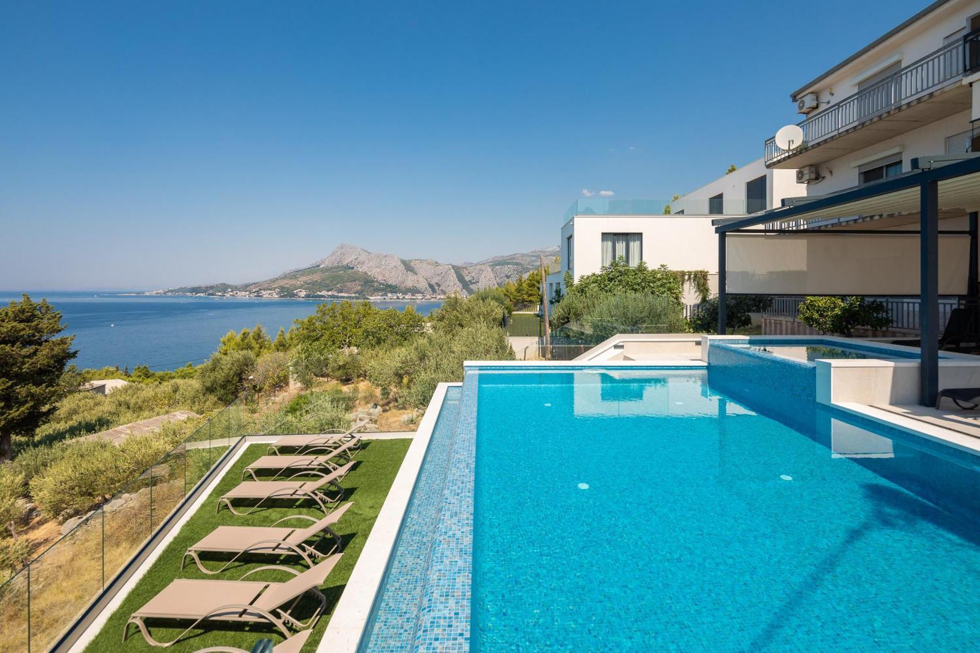 Bella Figura Apartments - Heated Pool Оміш Екстер'єр фото
