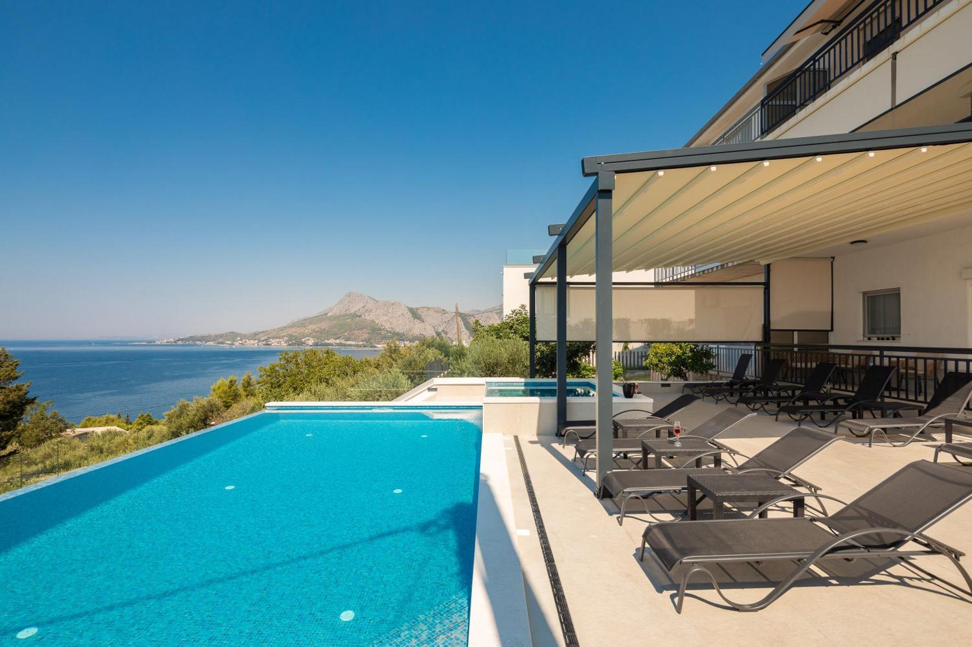 Bella Figura Apartments - Heated Pool Оміш Екстер'єр фото