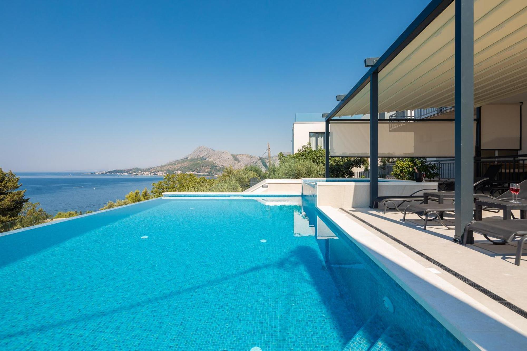 Bella Figura Apartments - Heated Pool Оміш Екстер'єр фото