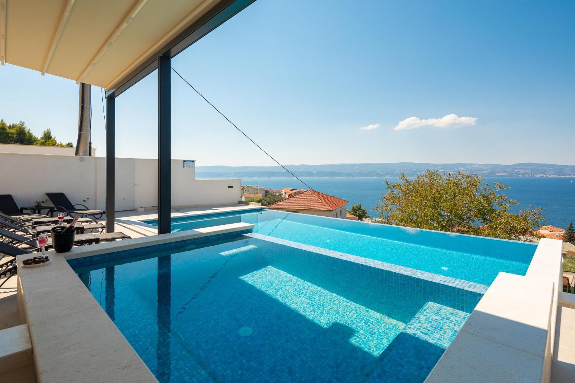 Bella Figura Apartments - Heated Pool Оміш Екстер'єр фото